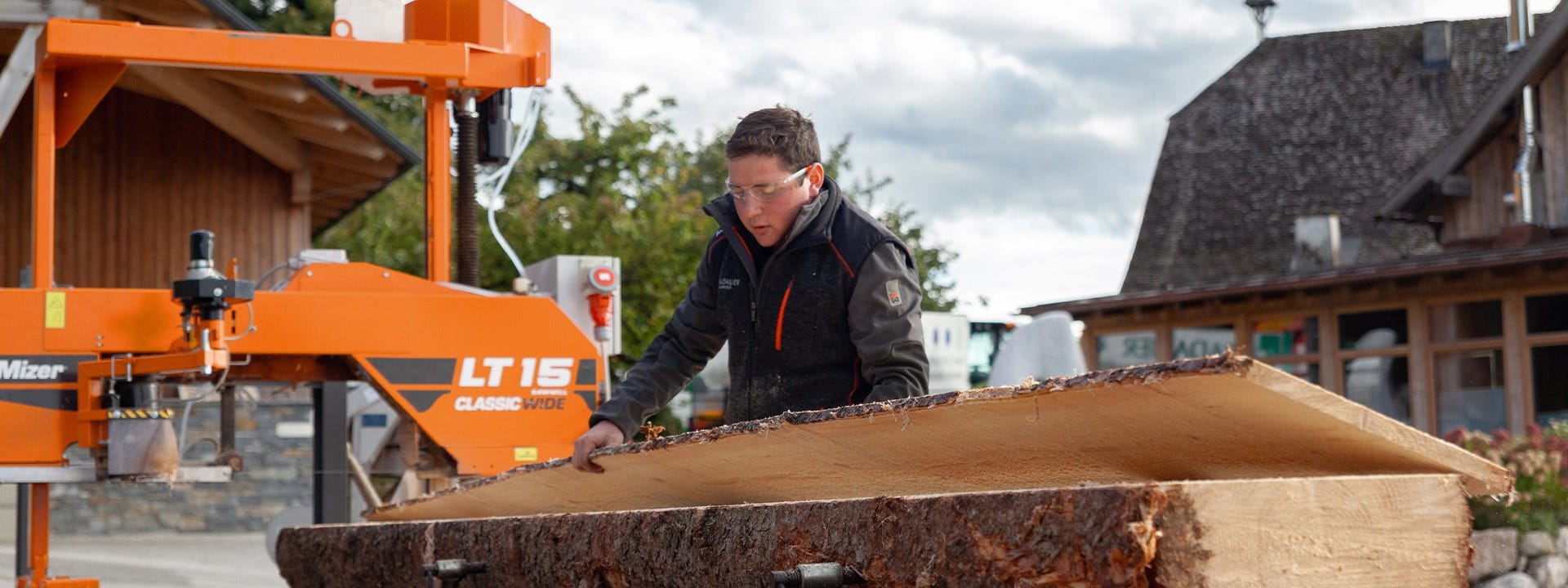 Cum se transformă lemnul într-o comoară în Austria: debitarea cu fierăstrăul Wood-Mizer LT15 WIDE